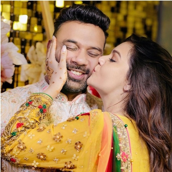 Divya Agarwal slams baseless divorce rumours
								