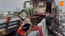 Saini Travels Bus Hits Divider on Nagpur-Tuljapur Highway, Injuring 35
								