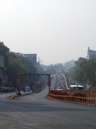 Reckless Driving on Wardha Road and Gowari Flyover Poses Serious Hazards