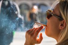 Why do smokers have a higher risk of Alzheimer's? 
								