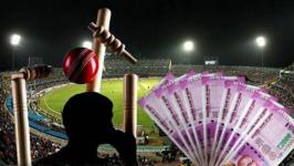 IPL gambling den raided by Aheri Police
								