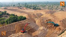 Maharashtra announces new sand policy: free sand for villagers, farmers and government housing
								