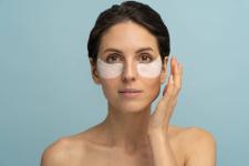 Try these natural solutions for dark circles recommended by experts
								
