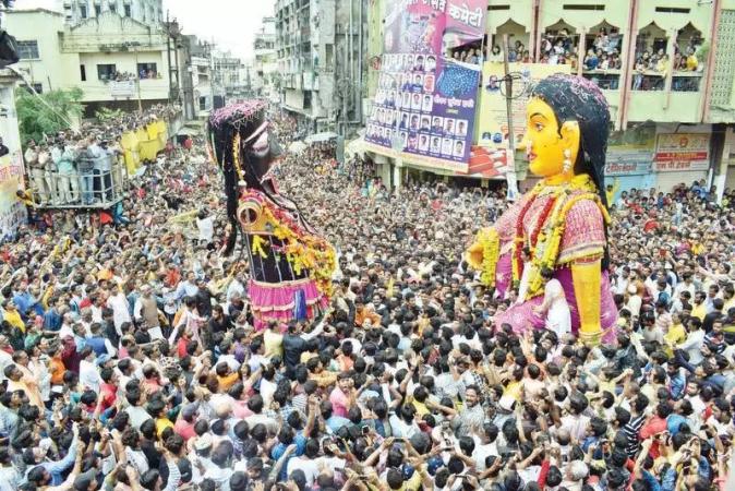 Despite heavy rain, the Marbat procession courageously marched on in Nagpur