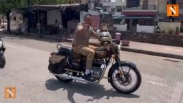 Nagpur Cop Caught Misbehaving After Being Asked to Wear Helmet
								