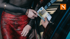 Crime Branch Cracks Down Online Prostitution Racket in Ambazari Nagpur
								