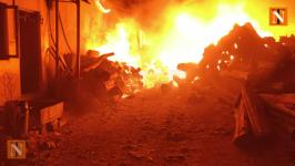 Massive Fire at Nagpur Wood Factory Near Deolapar Causes ₹5.75 Crore Loss
								