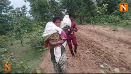 Gadchiroli Couple Carries Deceased Children on Shoulders Due to Lack of Ambulance
								