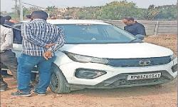 Criminals Make Away with Rs 4.38 Crore in Cash at Gunpoint
								