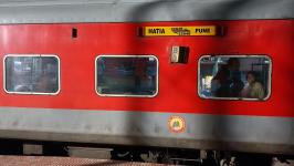 Pune-Hatia Express Hit by Cinematic Robbery, Passengers Targeted
								